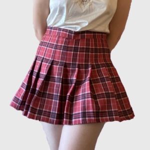adorable plaid pleated skirt!!